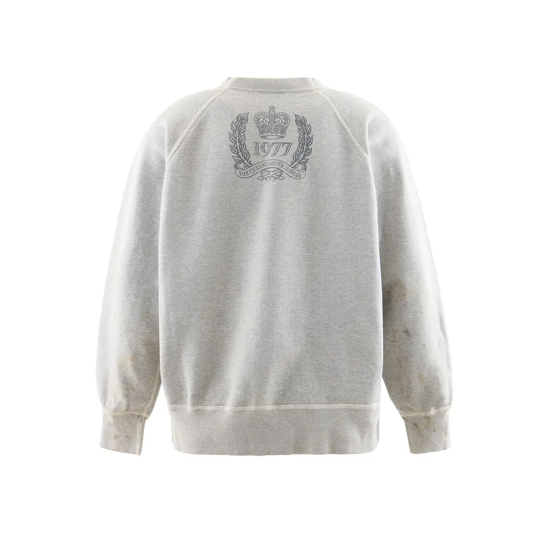 SAINT Mxxxxxx x SEX PISTOLS QUEEN SP_CREW SWT/GRAY band co-branded retro sweatshirt Queen's distressed sweatshirt with holes Distressed gray S-XL Retro distressed distressed hole wash treatment Hand-made graffiti treatment Factory four-needle six-thread boneless sewing Correct co-branded collar label/correct fruit label/wash water label/little angel label
